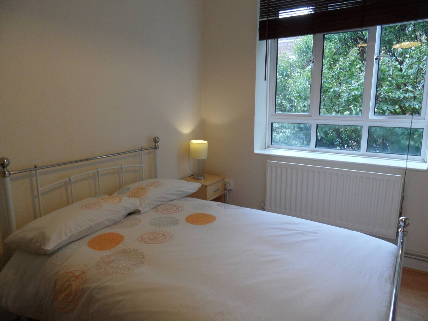 Shared kitchen facilities in White City serviced rooms
